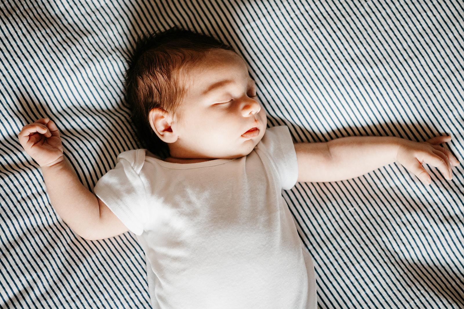 Kitchener-Waterloo Newborn Photographer: Les & Melissa's In-Home Session